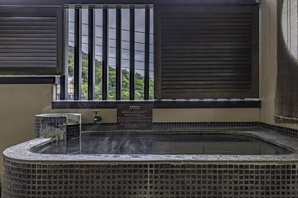 源泉かけ流しの“露天風呂付き客室”がリーズナブル4247633