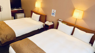 スタンダード ツインルーム（シングルベッド1台およびダブルベッド1台）禁煙