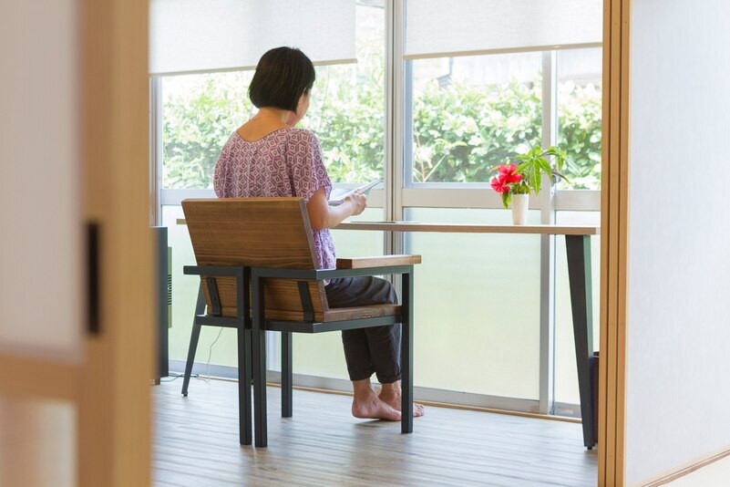 1.【水平線と朝陽の宿】潮風の吹き抜けるテラスと青く遠い水平線3547102