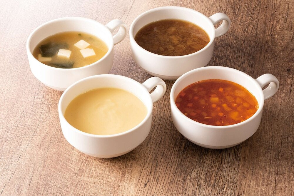 ライブラリーカフェで寛ぎの時間を過ごせるホテル4266693