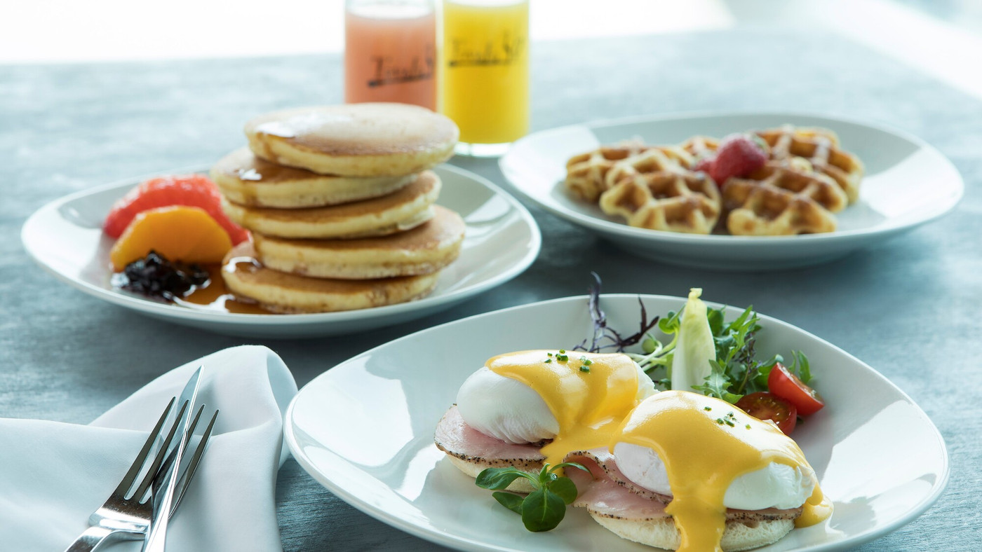 絶景レストランで、優雅な朝食を4260182