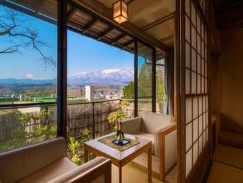 迫力の蔵王連峰を230度望める。温かみあふれる歴史深い温泉宿3646626