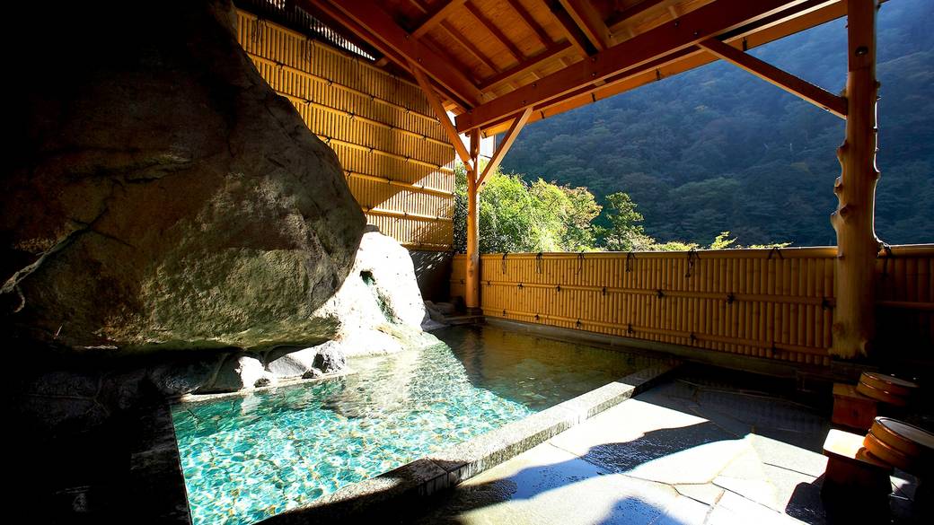 澄んだ空気に包まれて
野天風呂で深まる癒し / 2