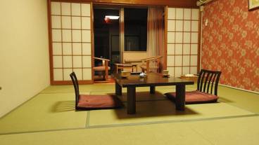 客室内のダイニングエリア / 7