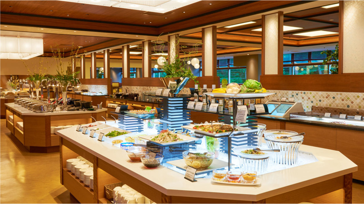 ソフトフロアに遊具がいっぱいのキッズプールは”こどもの楽園”3495099