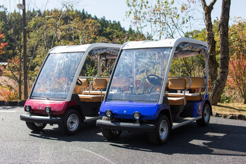 専用カートでの移動に子どももワクワク♪自然に囲まれた離れのお宿4237906