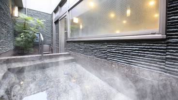 屋外スパ浴槽 / 1