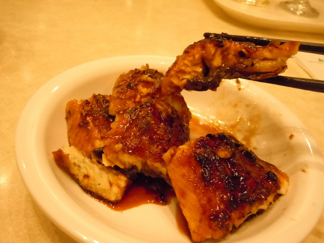 夕食　うなぎは肉厚