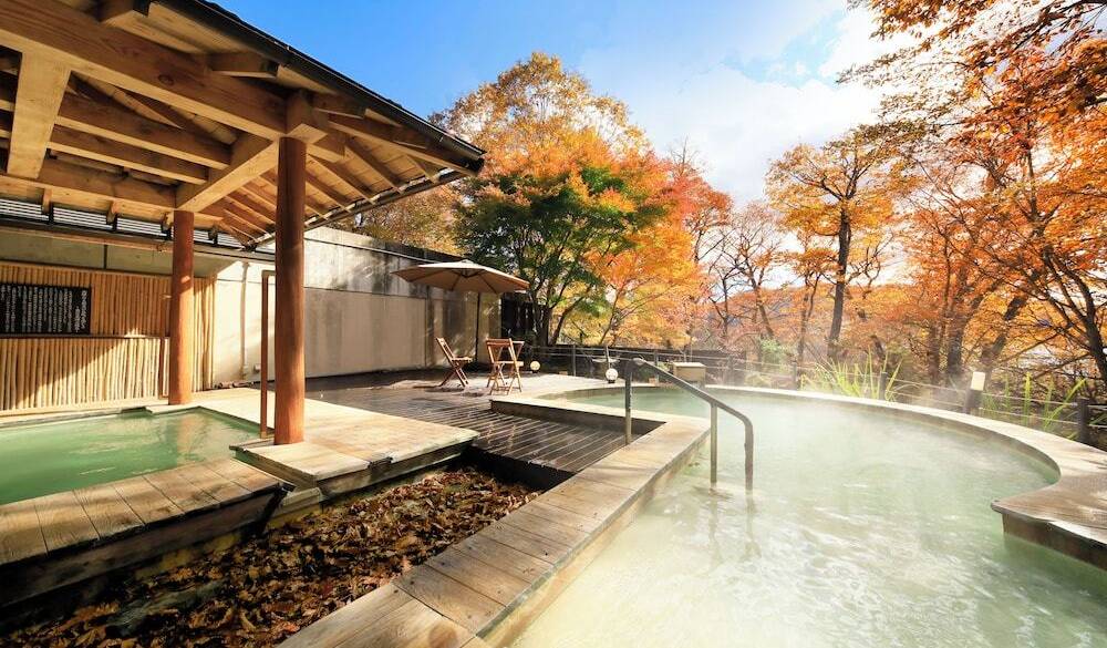 秋の露天風呂 / 3