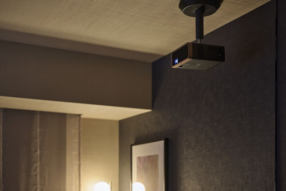 客室プロジェクター