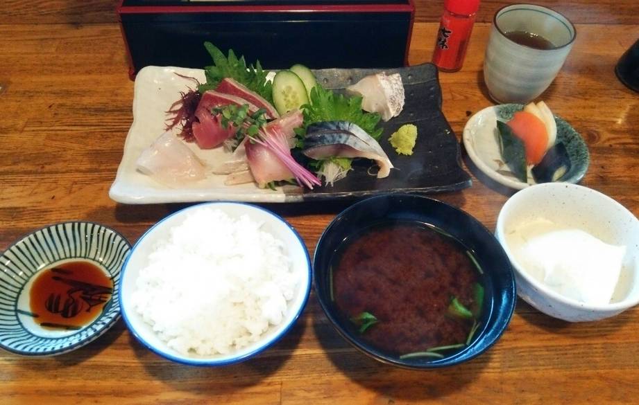 名店「えぼし」で
海鮮料理を堪能 / 3