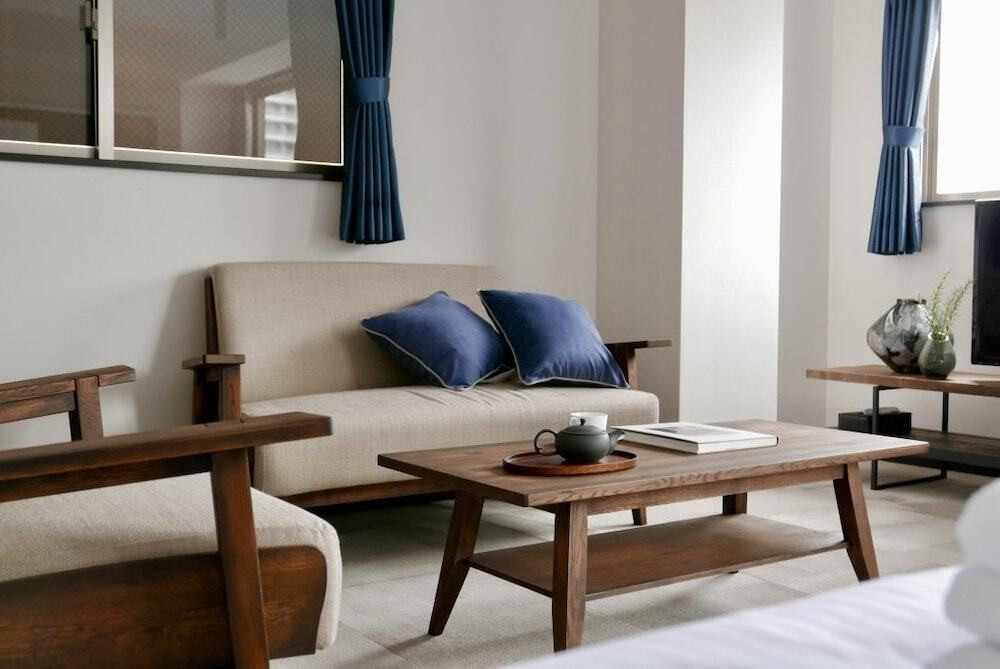 客室内のダイニングエリア