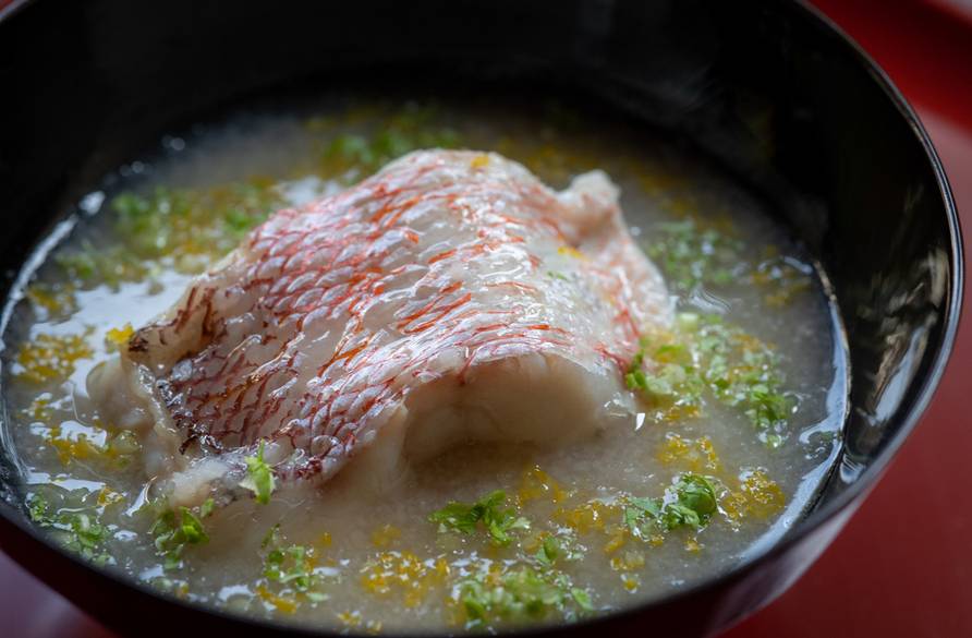 日本料理の真髄を知る
伊豆の恵みを部屋食で / 4