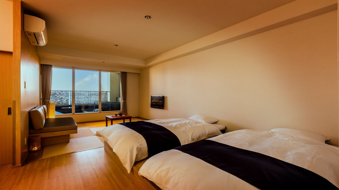 広々とした開放的な温泉でゆったり3845567