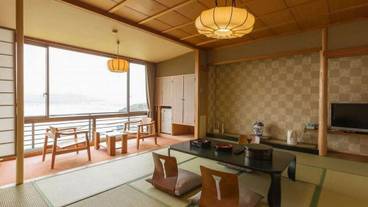 客室内のダイニングエリア / 1