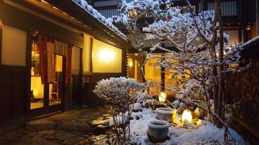 施設の入り口 / 23