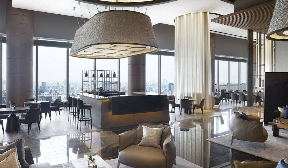 ラウンジにプール…
優雅な館内施設 / 1