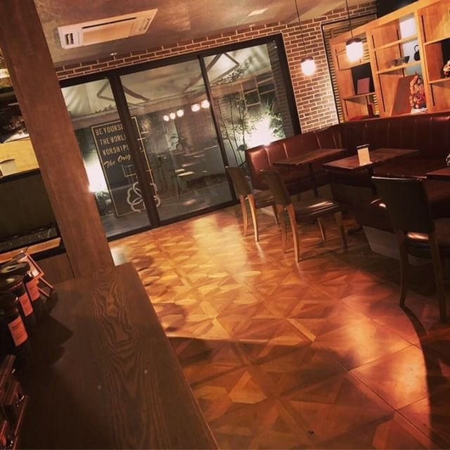 広々としたカフェスペース