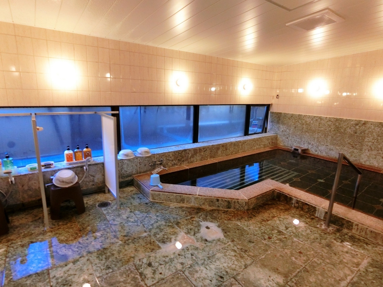 懐かしさを感じさせる、海辺の和風宿3925482