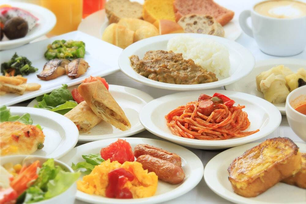 朝食は地元で人気のレストランで♪4282368