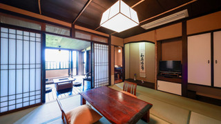 離れ　月タイプ