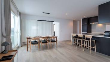 客室内のダイニングエリア / 14