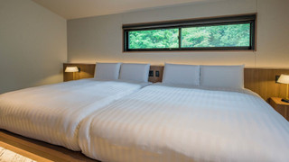 [B] スイート (2クイーンベッド + 1キングベッド) / ペット不可 6名定員 禁煙