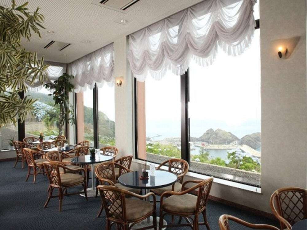 ラウンジ
