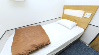 [プライベートルーム] ツイン [シャワー&トイレ共用] 禁煙