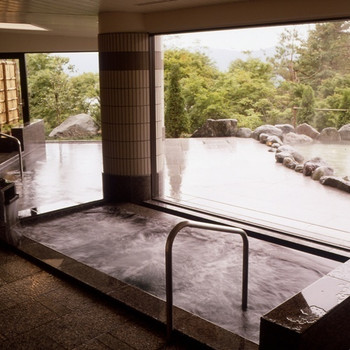 富士山と山中湖の贅沢な風景が望める、露天風呂3751063