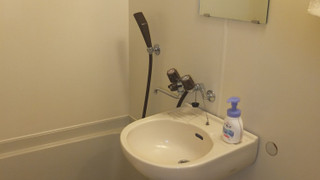 スタンダードダブルルーム　共用バスルーム・トイレ付