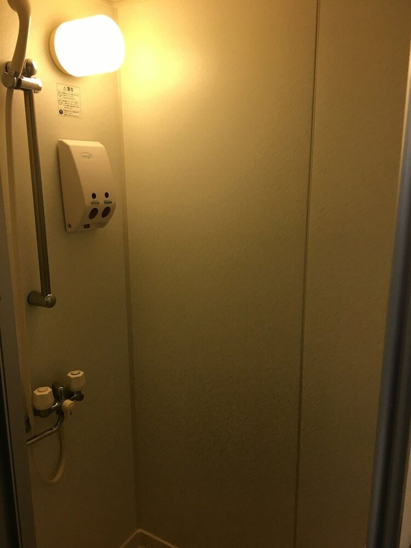 バスルームのシャワー