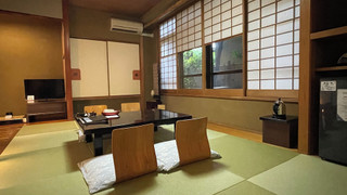 [本館] ぼたん ~ 源泉かけ流し半露天檜風呂 - 和洋室