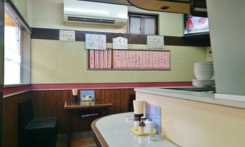 「中華みやこ」内観 791955 こじんまりした店内