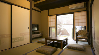 町屋　弐の局 (ベッド + 布団)