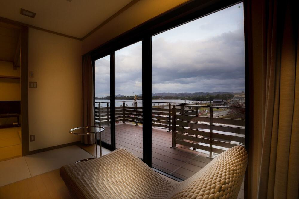 ウッドデッキ付き和洋室のウッドデッキ