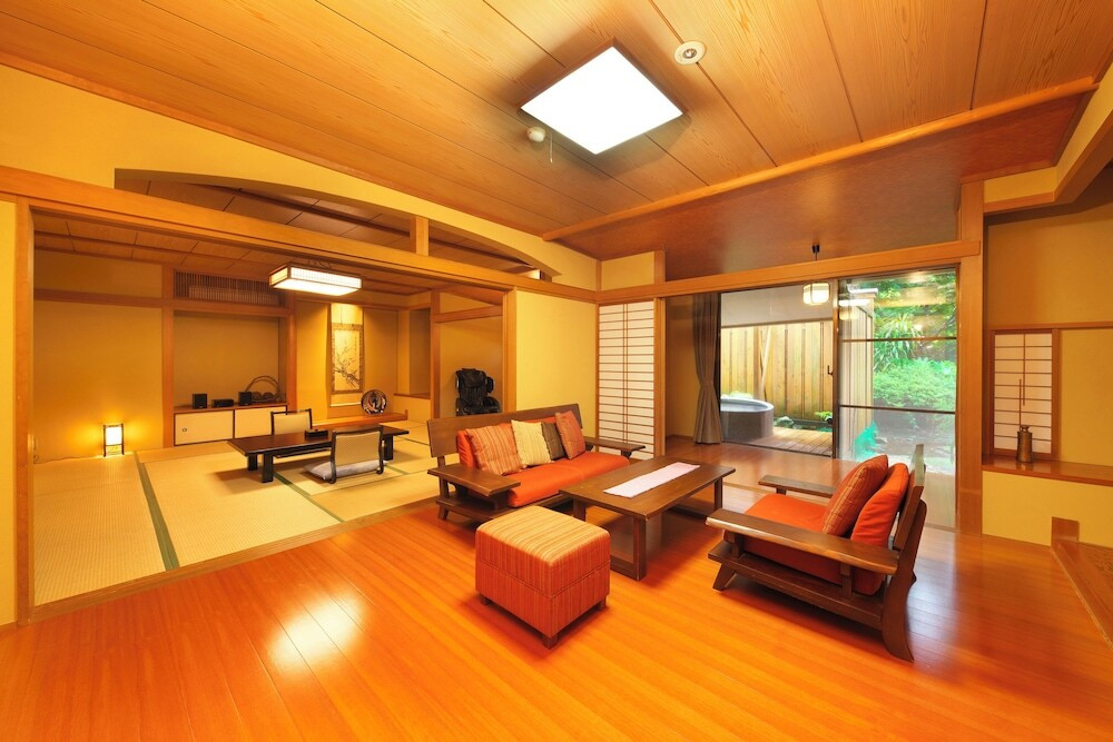 仲睦まじい合鴨の夫婦に自分たちを重ね合わせて♡源泉かけ流しの足湯から池をながめてのんびり4756048