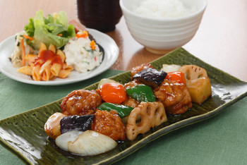 「旬菜うちごはん 菜々家 仙台泉野村店」料理 1129721 彩り野菜と鶏の黒酢あん定食