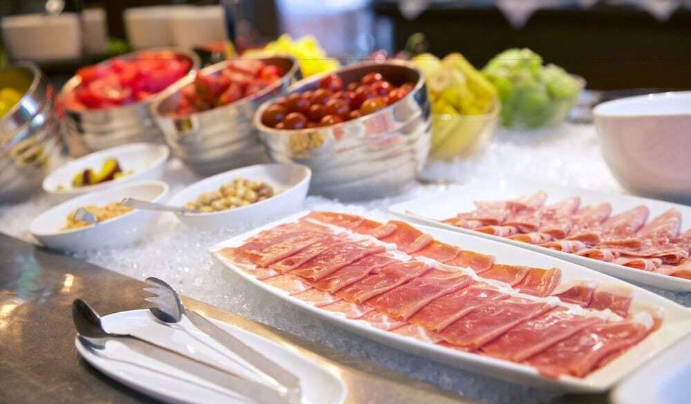 新鮮野菜たっぷり
元気をくれる朝食 / 2