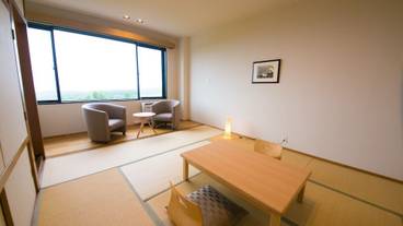 客室内のダイニングエリア / 7