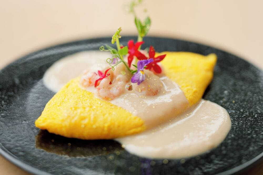 朝食のオムレツ あまえびのクリームソース