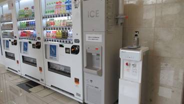 自動販売機 / 3