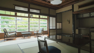 茜