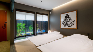 デラックス 4 人部屋 禁煙 専用バスルーム コートヤードビュー