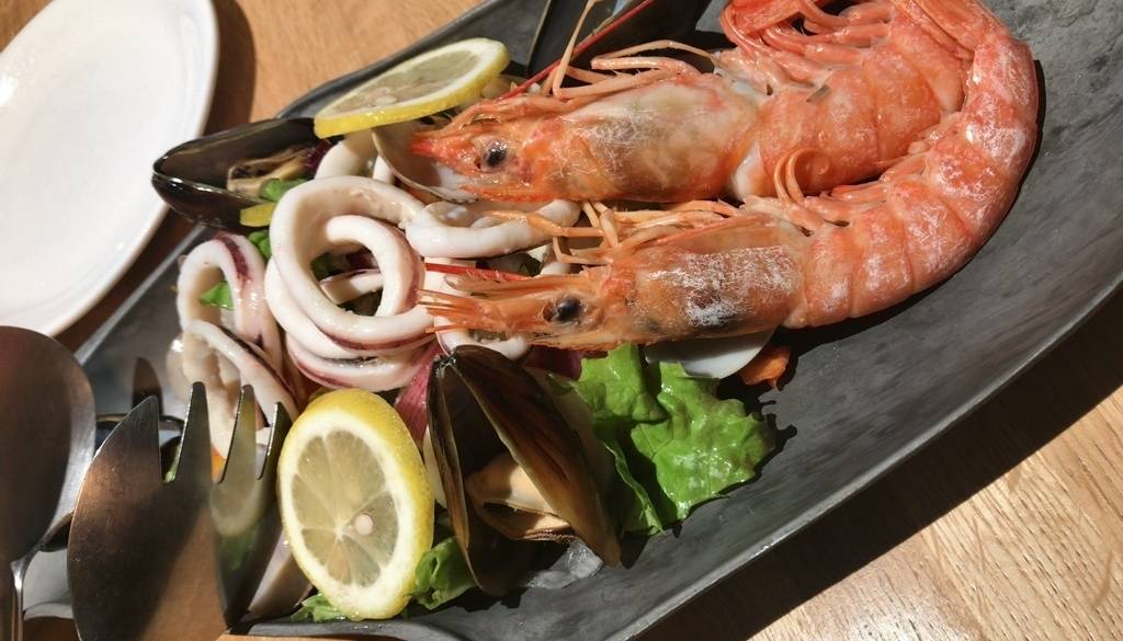 新鮮なエビを使った料理も / 3