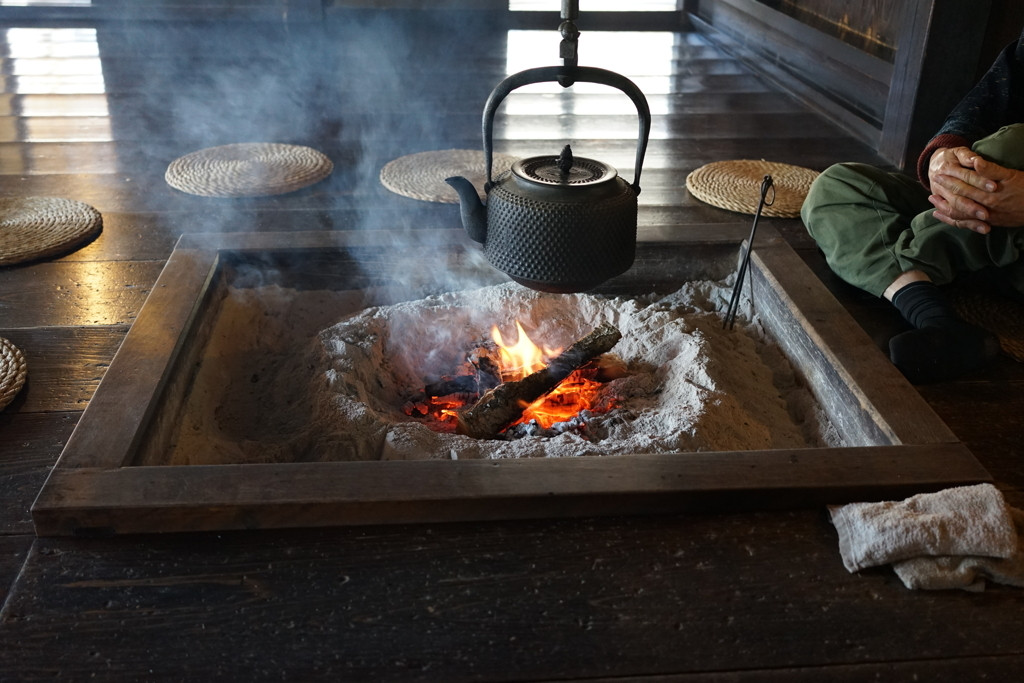 日本の冬の原風景「囲炉裏」3431498