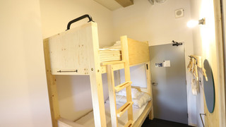 ファミリートリプルルーム（共用シャワールーム、ベッドメイクはセルフとなります) (添い寝料金 7-12歳 2,000円, 0-6歳 無料)