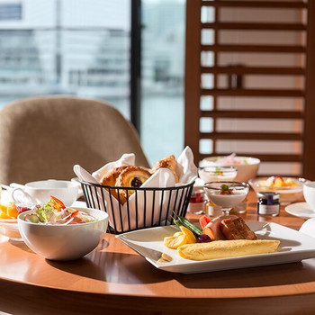 5.朝は贅沢にルームサービスのモーニングがいい◎3708014