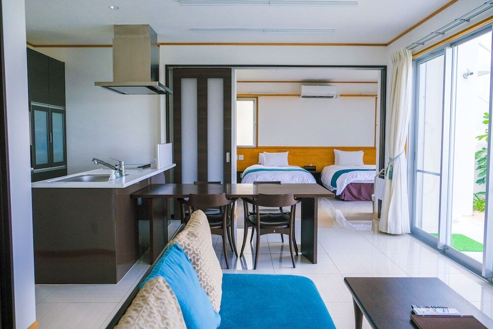 客室内のダイニングエリア