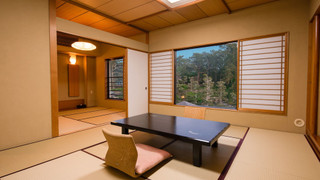 『鼓』　数寄屋造り次の間付き